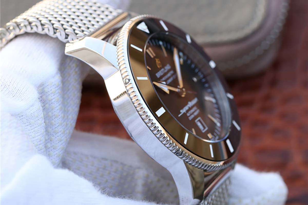 GF厂的百年灵超级海洋二代黑圈黑盘复刻腕表做工细节品鉴-顶级腕表评测