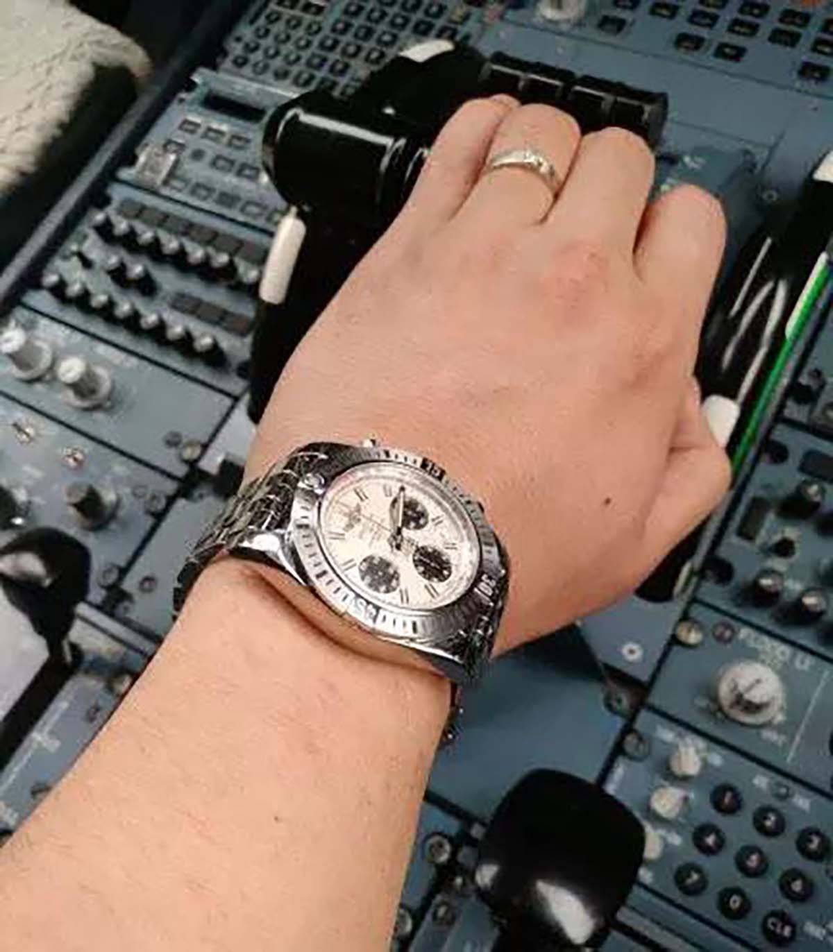 GF厂百年灵机械计时飞行员AB01442J复刻腕表做工细节如何-品鉴GF厂复刻