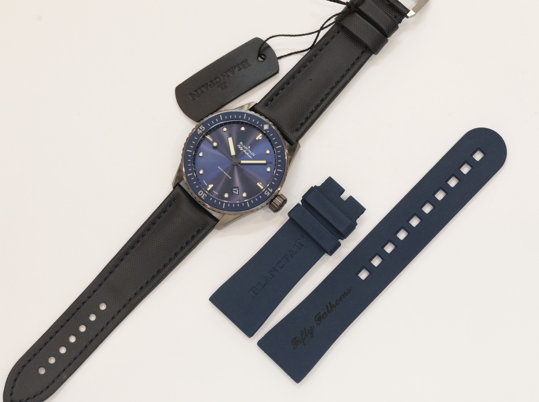GF厂宝珀五十噚5000-0240-O52A缎面灰陶瓷蓝盘腕表