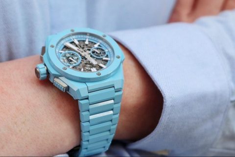 穿出正装清爽感 HUBLOT Big Bang Integrated彩色陶瓷炼带计时码表