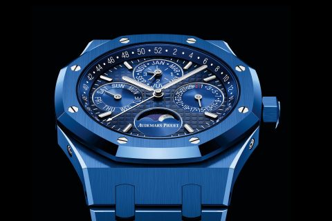 推出皇家蓝色皇家橡树：新款陶瓷 AP 万年历