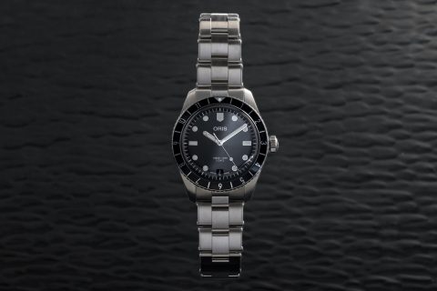 介绍首款配备 Calibre 400 的 Oris Divers 65 进入批量生产具有惊喜表圈
