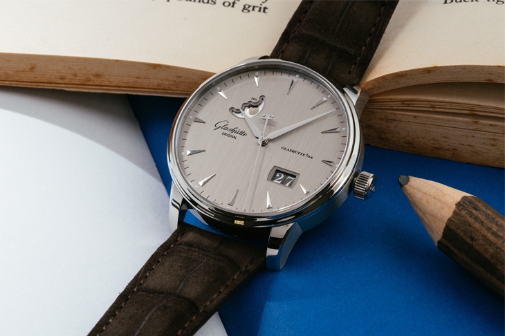 GLASHÜTTE ORIGINAL - 简约中的小复杂GLASHÜTTE ORIGINAL议员卓越大日期月相腕表