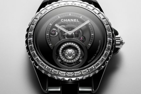 因为CHANEL第五枚自制机芯Caliber 5，陀飞轮的运行开始发光｜J12钻石陀飞轮腕表