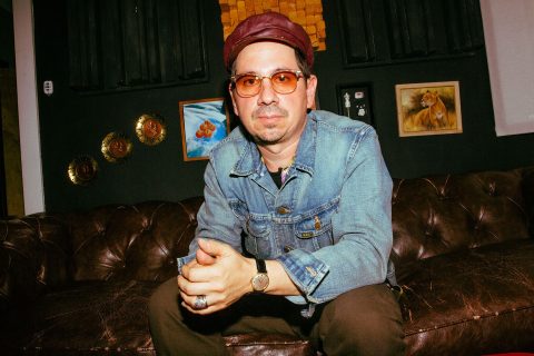 四+一黑美洲狮的联合创始人对待他的吉他就像对待他的劳力士一样