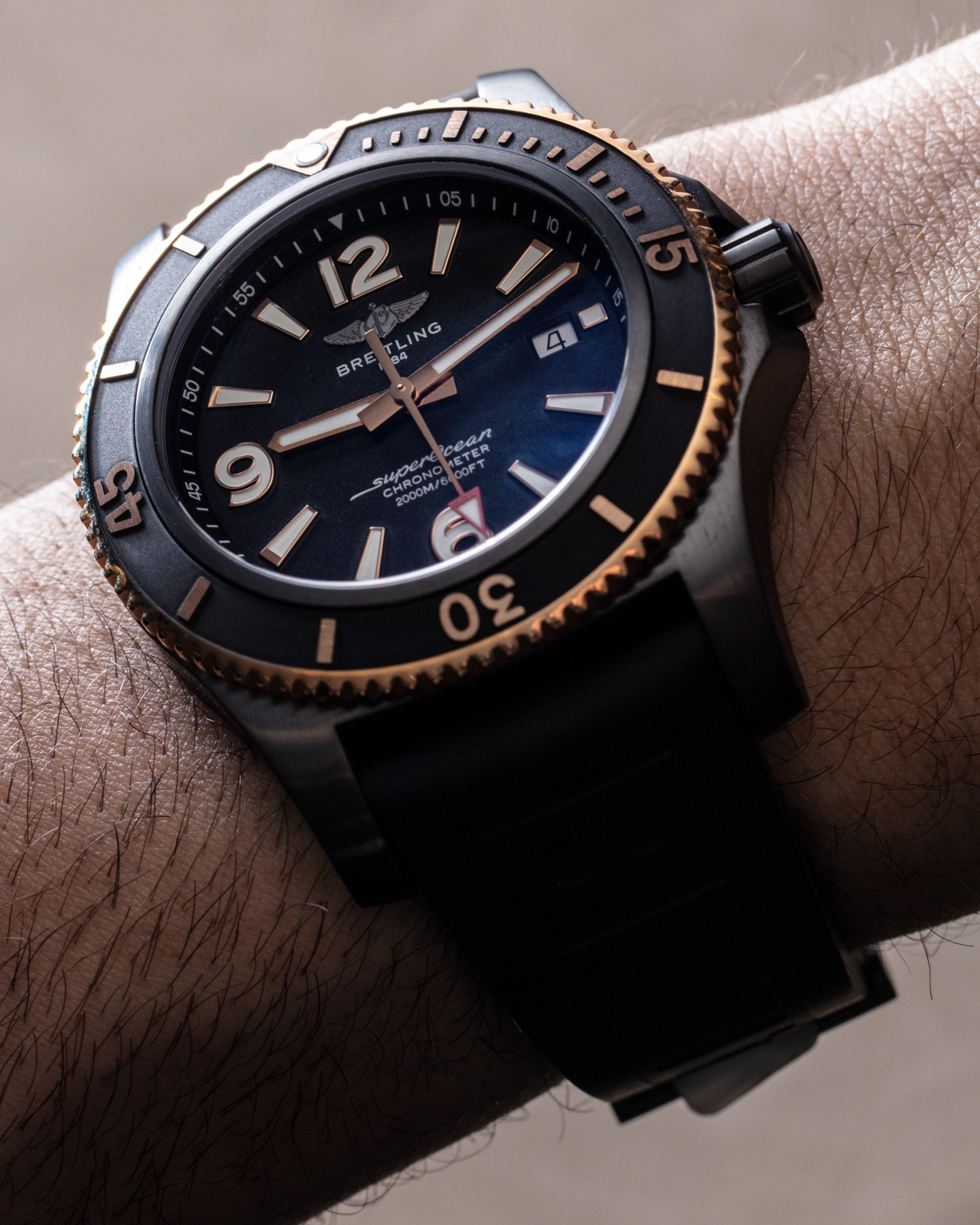 动手：百年灵超级海洋自动 46 黑色手表