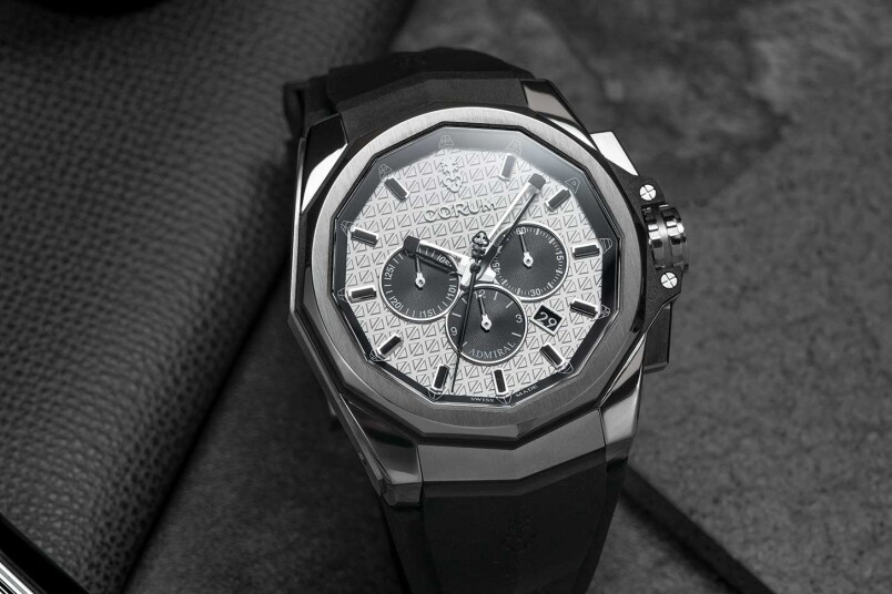 CORUM全新Admiral AC-One 45 Chronograph棱角更突出霸气登场