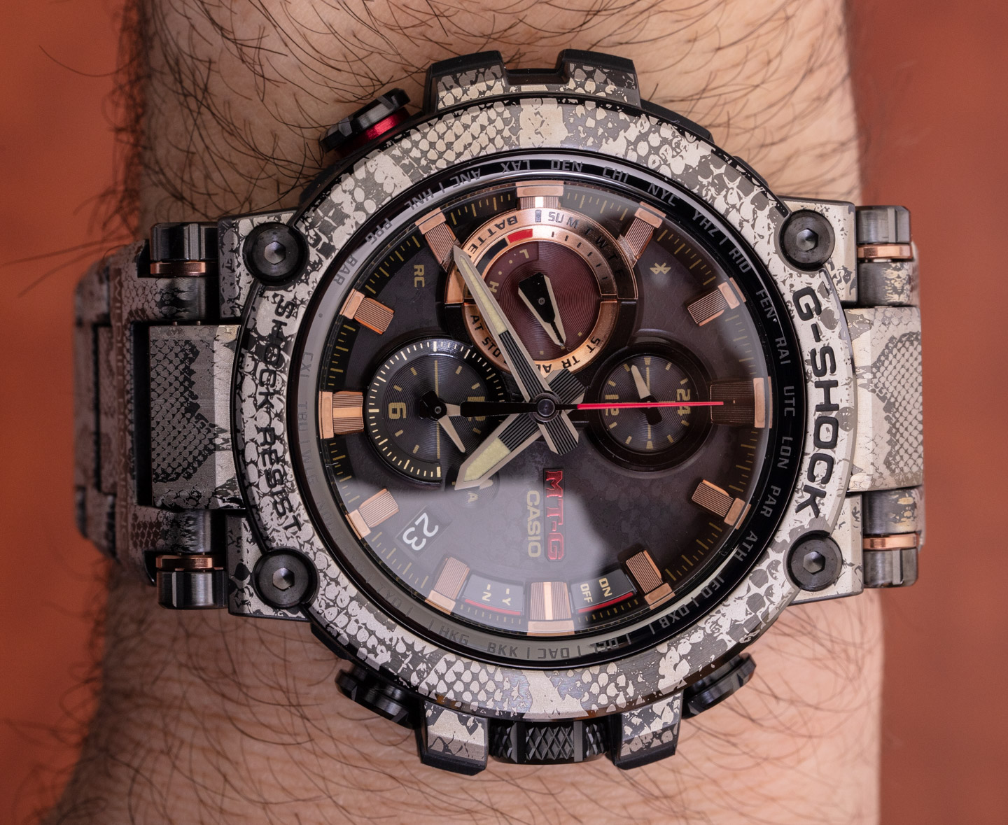 动手：卡西欧G-Shock MT-G“Wildlife Promising”蟒蛇纹金属手表