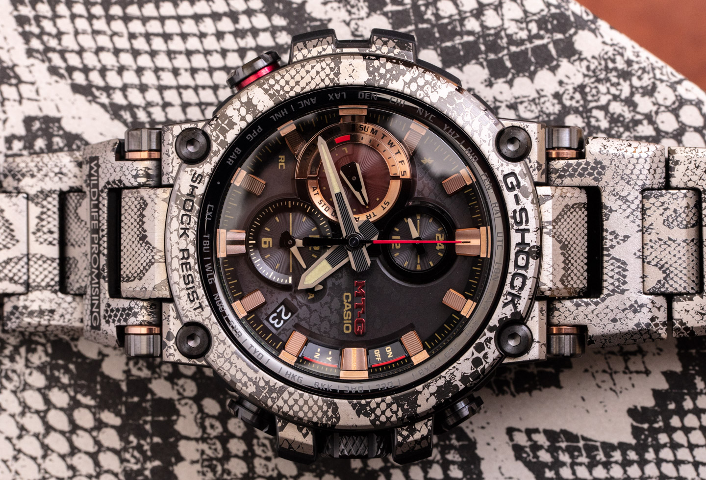 动手：卡西欧G-Shock MT-G“Wildlife Promising”蟒蛇纹金属手表