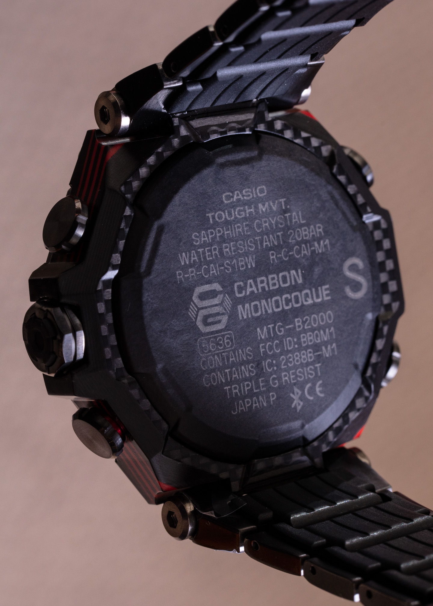 动手操作:卡西欧 G-Shock MTGB2000YBD1 采用更轻的钢和碳