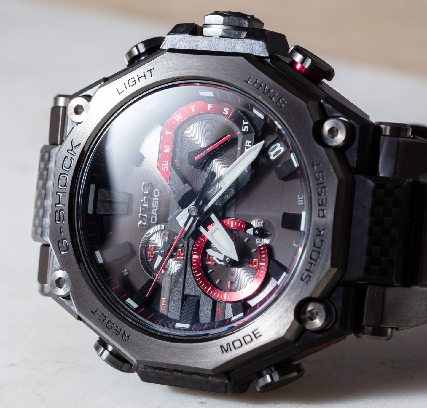 动手操作:卡西欧 G-Shock MTGB2000YBD1 采用更轻的钢和碳