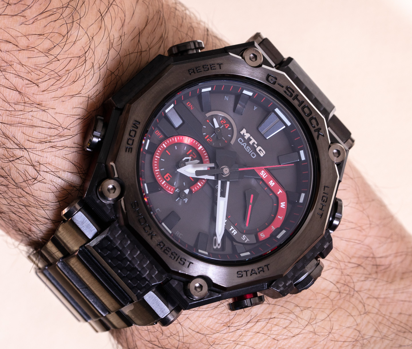 动手操作:卡西欧 G-Shock MTGB2000YBD1 采用更轻的钢和碳