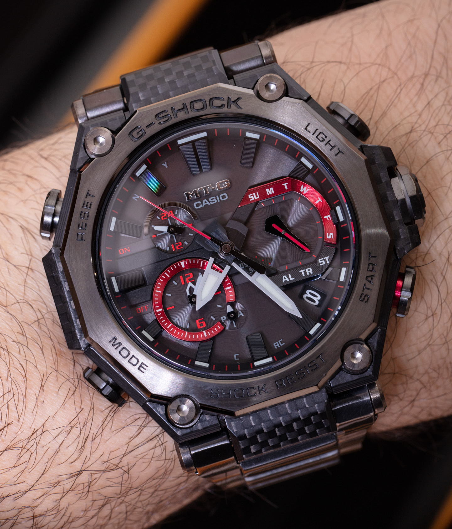 动手操作:卡西欧 G-Shock MTGB2000YBD1 采用更轻的钢和碳