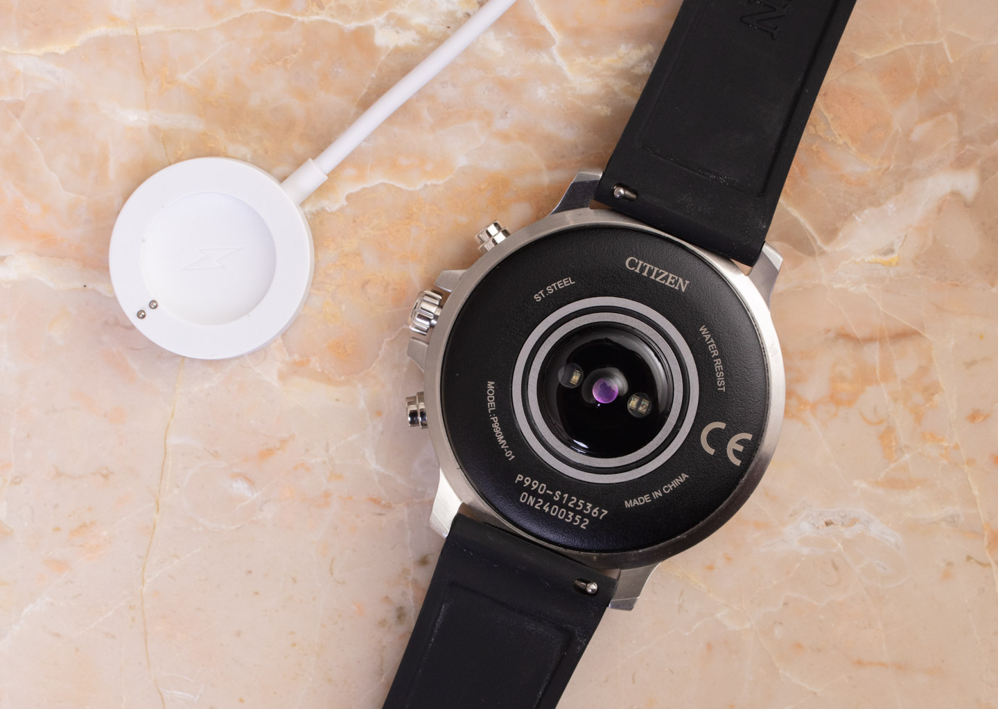 观看评论：带有 Google Wear OS 的 Citizen CZ Smart