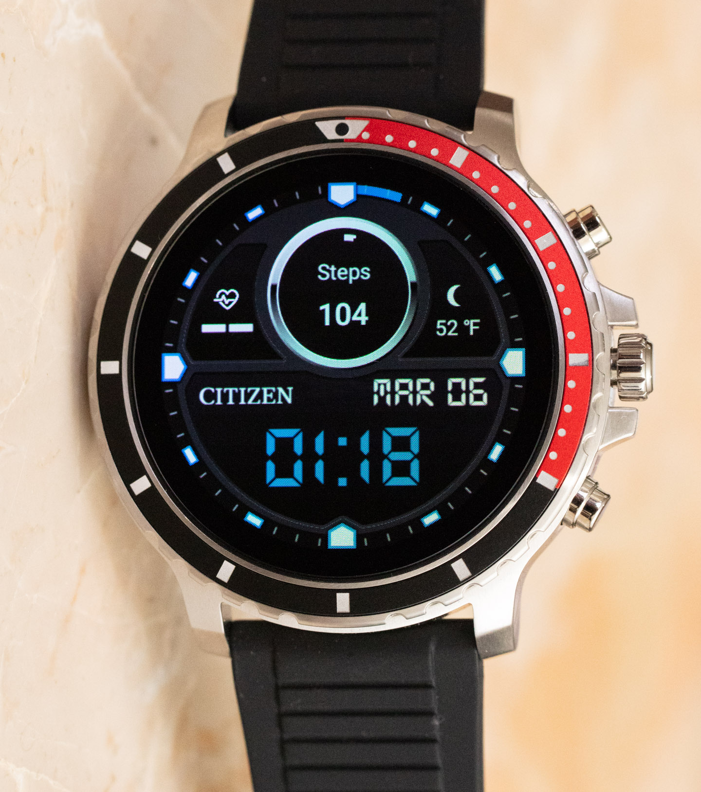 观看评论：带有 Google Wear OS 的 Citizen CZ Smart