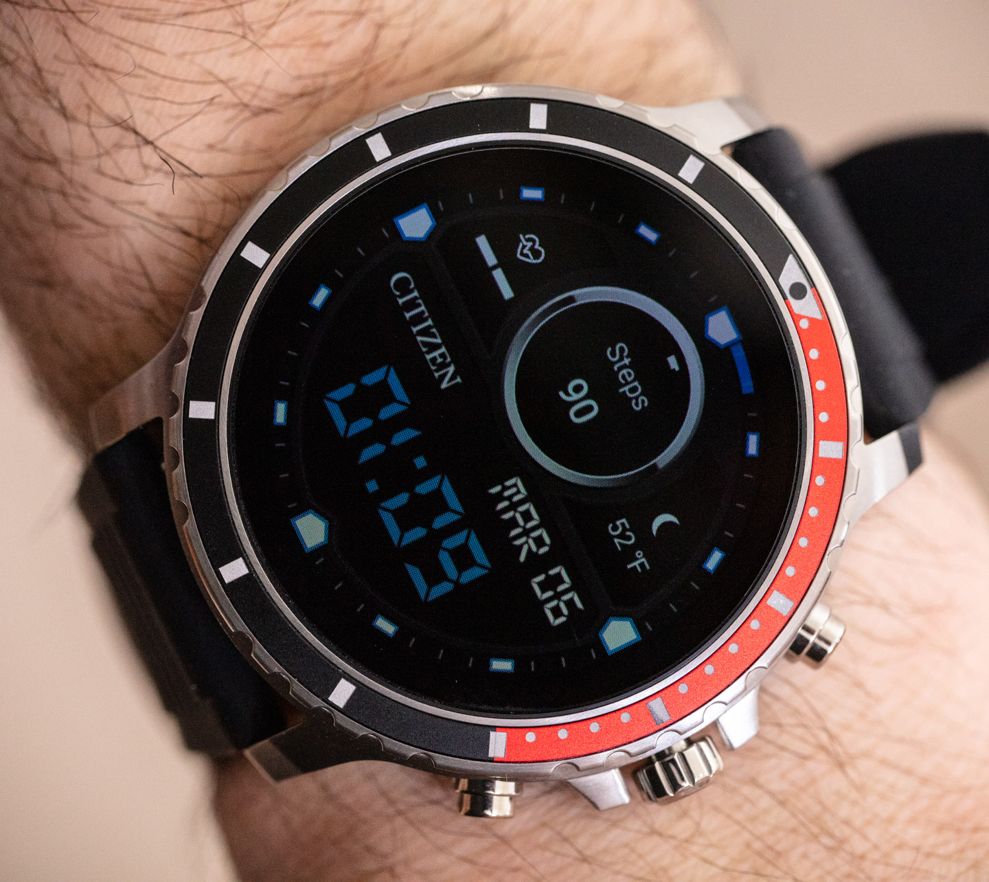 观看评论：带有 Google Wear OS 的 Citizen CZ Smart