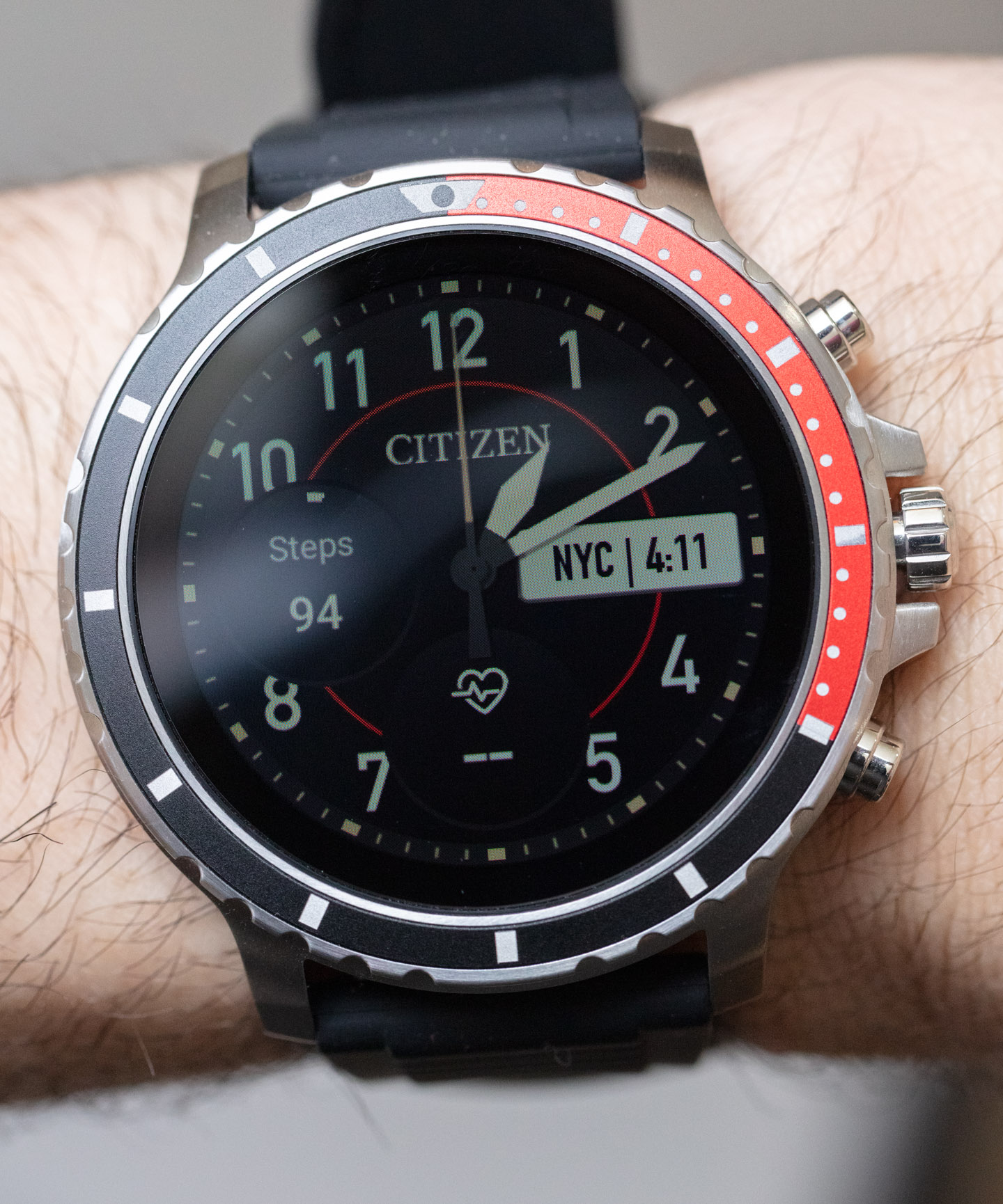 观看评论：带有 Google Wear OS 的 Citizen CZ Smart