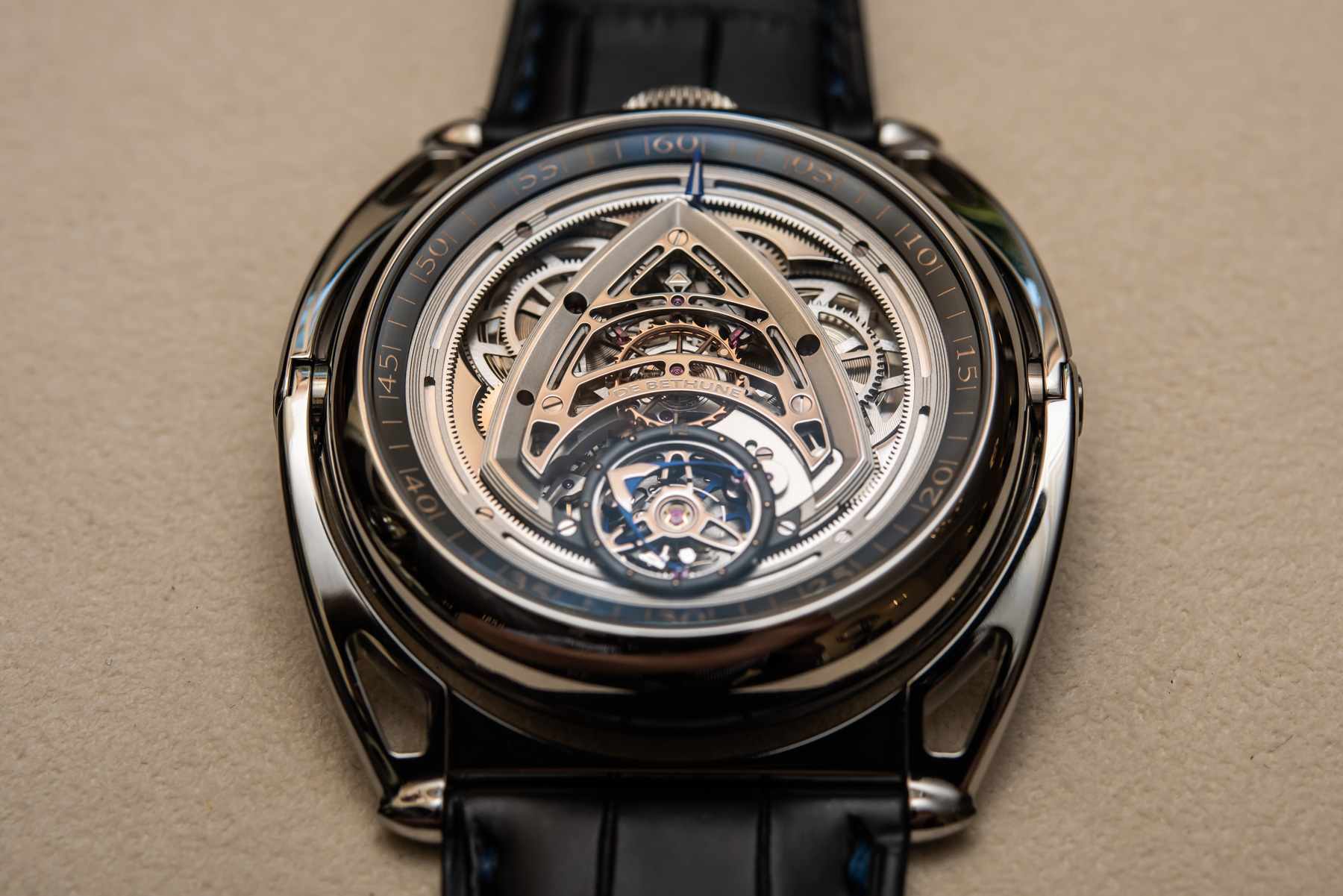 动手操作：De Bethune X Voutilainen 2021 年仅观看的魔法