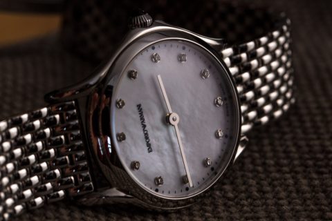 Emporio Armani 瑞士制造女士 ARS7501 手表动手