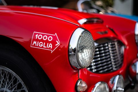 图片报道在 2022 Mille Miglia 与时间赛跑
