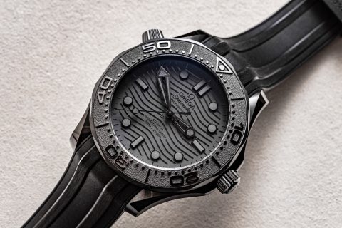 动手首次亮相：欧米茄海马潜水员 300M 黑色黑色陶瓷腕表