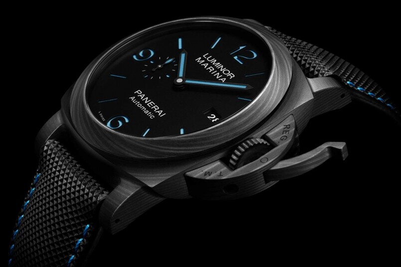 Panerai Luminor Marina Carbotech！ 正式开启三文治表盘中的蓝色夜光的世代