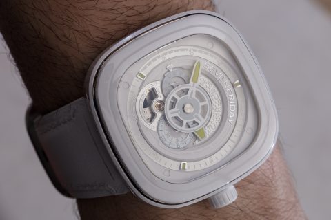 动手操作：SevenFriday P1C/04 彩皮白色陶瓷腕表