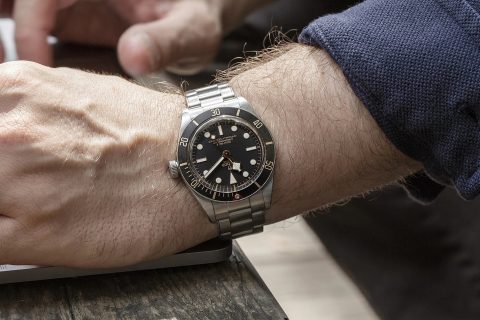 Pre-Owned 挑选最新的二手手表到店