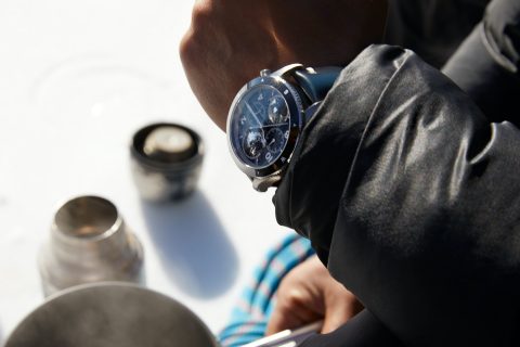 推出万宝龙 Geosphere 计时码表 0 Oxygen LE290 呼吸新鲜空气