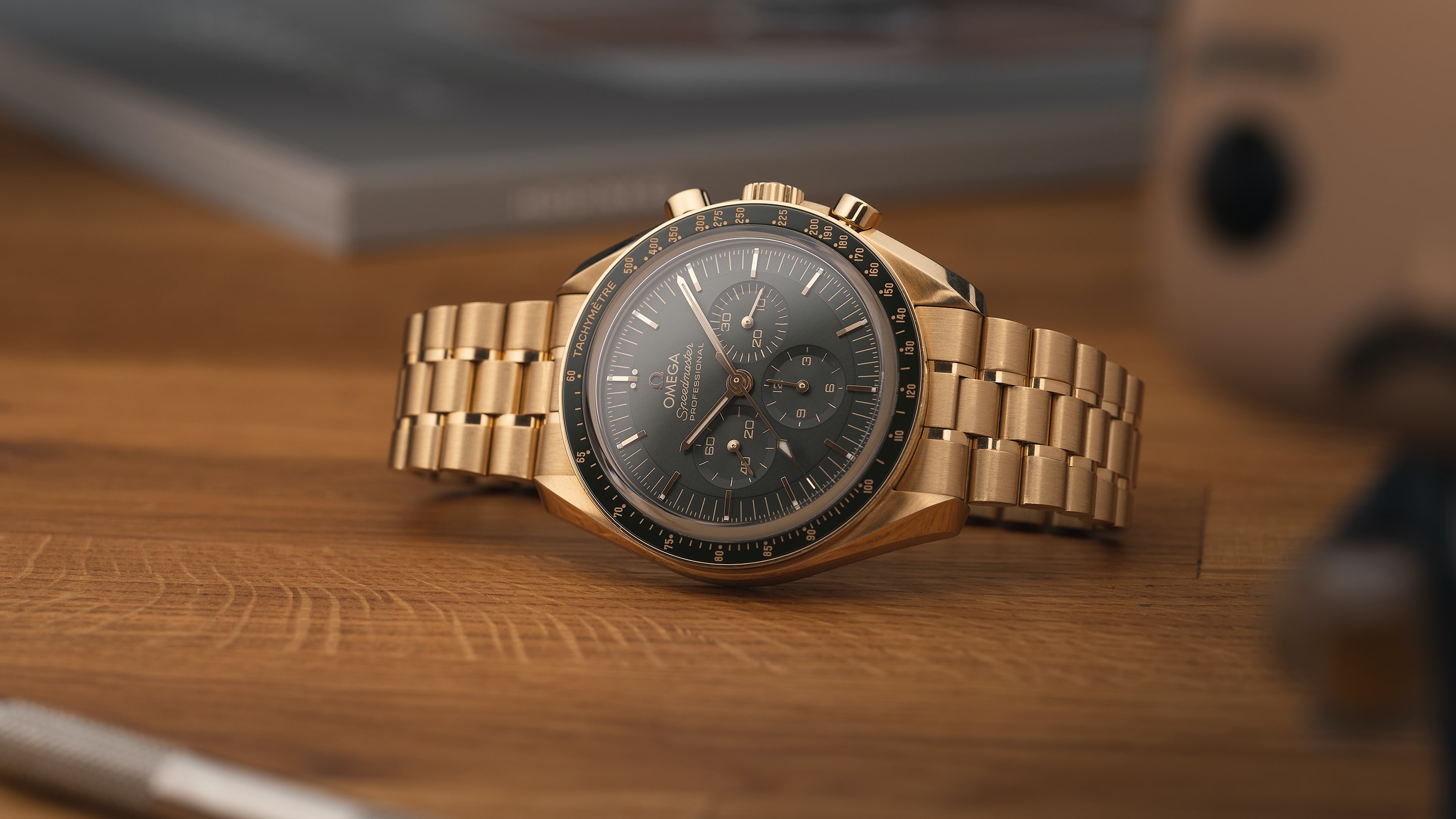 A Week On The Wrist欧米茄 Speedmaster Moonwatch 月光金